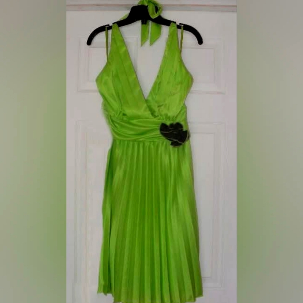 Retro lime satin-look halter dress with pleated bottom (M)